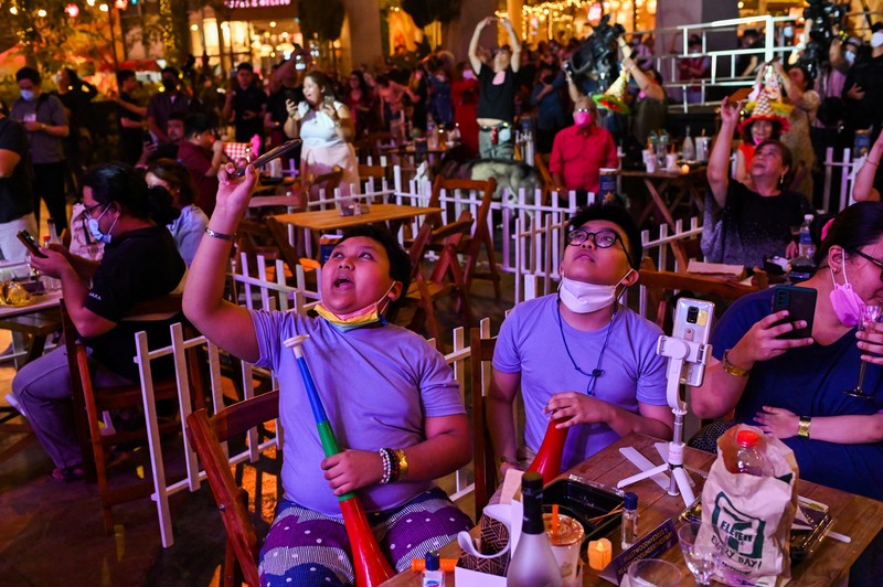 Perayaan Malam Tahun Baru di Sydney Australia Kembang api meenyala di atas Pelabuhan Sydney saat perayaan Malam Tahun Baru di Sydney, Australia (1/1/2022). (REUTERS/Jaimi Joy)