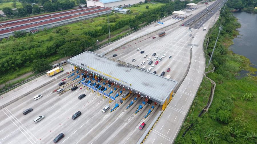 PT Jasa Marga (Persero) Tbk (JSMR) mencatat sebanyak 137.207 kendaraan kembali ke wilayah Jabotabek pada Hari H Tahun Baru 2022 atau pada 1 Januari 2022.