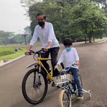 Wahhh Serunya Jokowi Main Bareng Jan Ethes & Sedah Mirah