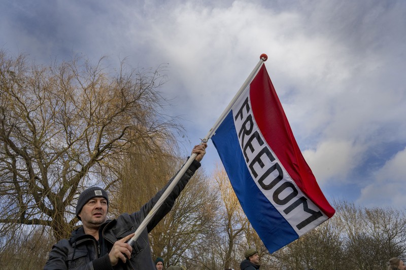 Demo anti Lockdown di Belanda A sign reads