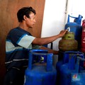 Warga Mulai Teriak! Harga 'Gas Biru' Capai Rp 205 Ribu/Tabung