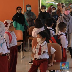 Aturan Sekolah Tatap Muka 100 Persen Terbaru, Cek Bunda!
