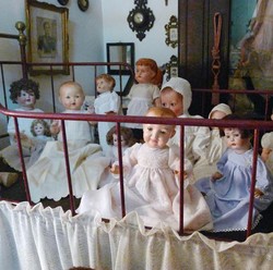 Mengintip Rumah Sakit Khusus Boneka di Portugal