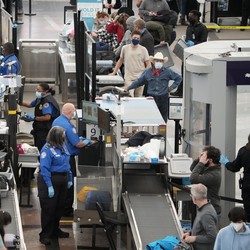 Rusia Mulai 'Serang' Amerika, Bandara Jadi Korban!