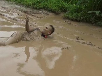 Viral! Tak Cuma Dekat Ibu Kota, 'Jalan Neraka' di Mana-Mana