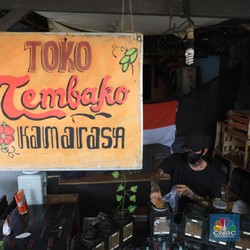 Warga Jakarta & Bandung Mulai Kurangi Belanja, Kamu Ya?