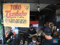 Geliat Usaha Rokok Linting di Tengah Kenaikan Cukai Tembakau