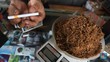 Makin Ngebul Sebelum Puasa, Produksi Rokok Maret Terbang 56%