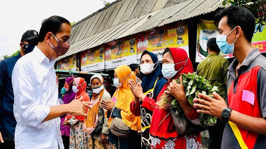 Presiden Joko Widodo (Jokowi) Berkunjung ke Pasar Purwodadi, Jawa Tengah (Foto: Laily Rachev - Biro Pers Sekretariat Presiden)