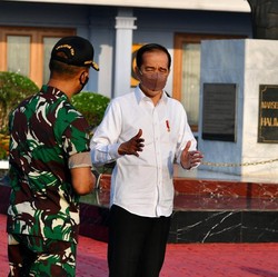 Jokowi Terbang ke Jambi: Sebar BLT Migor, Hingga Tinjau Candi