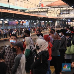 Jutaan Orang Bakal Merugi Gara-Gara Tarif KRL Berbasis NIK