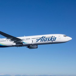 Mencekam, Boeing 737-700 Tiba-Tiba Mati Mesin di Udara