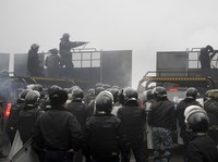 Mencekam! Potret Terkini Kazakhstan, Mobil & Gedung Dibakar