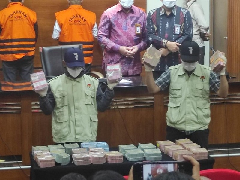 Konferensi Pers Kegiatan Tangkap Tangan Walikota Bekasi Konferensi Pers Kegiatan Tangkap Tangan Walikota Bekasi (Tangakapan Layar Youtube KPK RI)