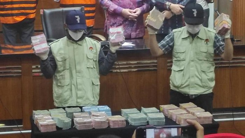Konferensi Pers Kegiatan Tangkap Tangan Walikota Bekasi (Tangakapan Layar Youtube KPK RI)