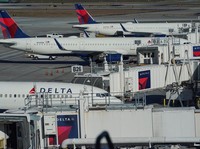 Roda Pesawat Boeing 757-232 Delta Air Lines Meledak, Dua Orang Tewas