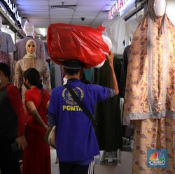 'Raksasa' Sritex Terlilit Utang, Ada Apa Industri Tekstil?