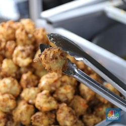 10 Kota Indonesia yang Warganya Kecanduan Gorengan, Kamu Termasuk?