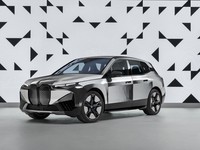 Keren! Pencet Satu Tombol, Mobil BMW Ini Bisa Berubah Warna