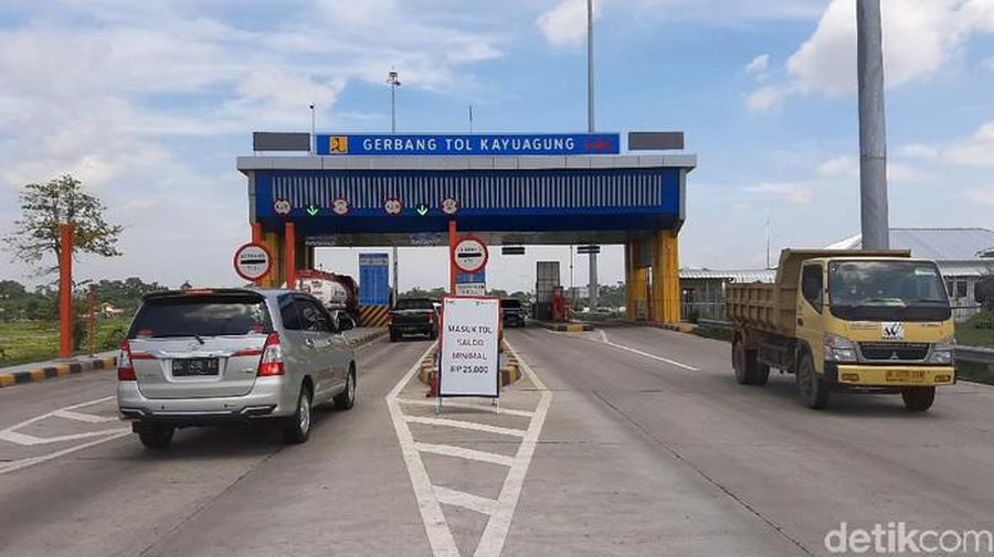 Jalan Berlubang di Tol Palembang-Kayu Agung (Raja Adill/detikcom).