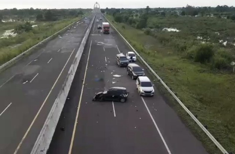 Kecelakaan maut terjadi di ruas tol Palembang-Lampung. Seorang mahasiswa tewas akibat mobilnya mengalami kecelakaan setelah menghindari jalan berlubang. (Tangkapan Layar)