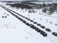 Penampakan Tank' Rusia Menanti Diangkut ke Kazakhstan