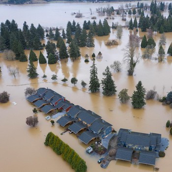 Amerika Banjir, Rumah - Mobil Tenggelam!
