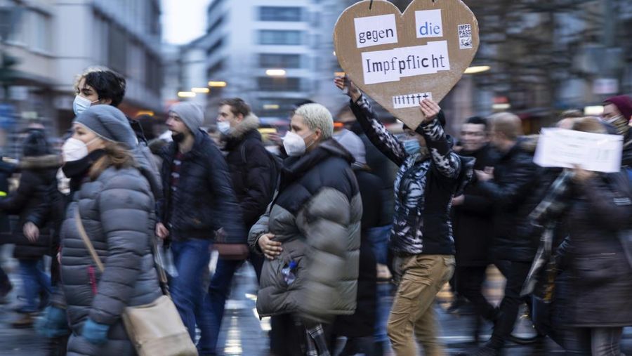 Demo anti vaksin di Jerman. (AP/Hannes P. Albert)