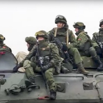 Kazakhstan Masih Membara, Potret Tentara Rusia Berjaga-jaga