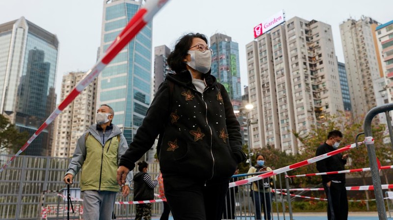 Tes massal virus Omicron di tengah lonjakan di China. (REUTERS/TYRONE SIU)