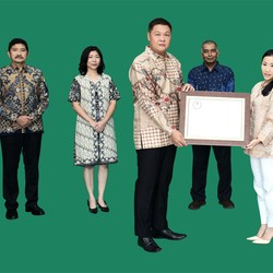 Listing Perdana, Saham Emiten Panel Surya Langsung ARA
