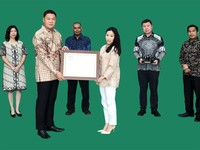 Listing Perdana, Saham Emiten Panel Surya Langsung ARA