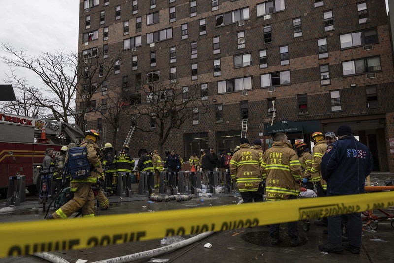 Kebakaran apartemen di New York City menewaskan 19 orang. (via REUTERS/Tanisha Ashe) Kebakaran apartemen di New York City menewaskan 19 orang. (via REUTERS/Tanisha Ashe)