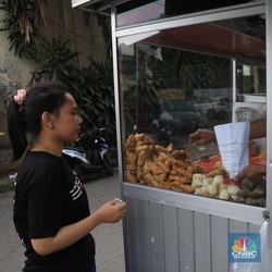 Pengakuan Menteri Jokowi: Penjual Cireng Lebih Cuan dari PNS!