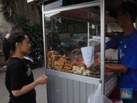 Pengakuan Menteri Jokowi: Penjual Cireng Lebih Cuan dari PNS!