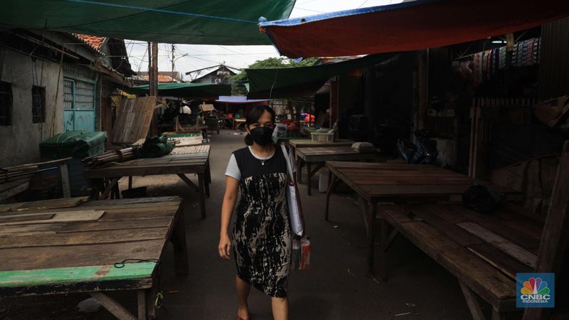 Zona merah di Kelurahan Kerukut, Tamansari, Jakarta, Senin (10/1/2022). (CNBC Indonesia/Muhammad Sabki)