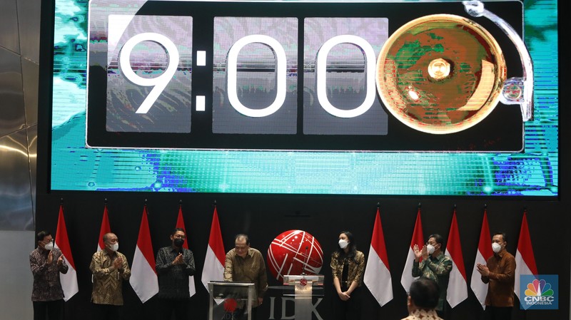 Harga saham emiten bank digital PT Allo Bank Indonesia Tbk (BBHI) melonjak pada awal perdagangan hari ini, Selasa (11/1/2022). Kenaikan saham BBHI terjadi seiring pengusaha nasional Chairul Tanjung (CT), yang merupakan ultimate shareholder Allo Bank, membuka perdagangan di Bursa Efek Indonesia (BEI). (CNBC Indonesia/Andrean Kristianto)