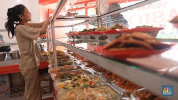 Pedagang Warteg: Tabungan Ludes, Gali Lubang Tutup Lubang