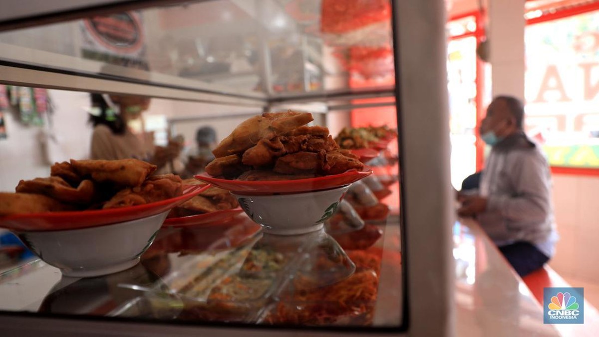 Pedagang Warteg Tertekan Harga Plastik, Mendadak Muncul Warteg 'Fancy'