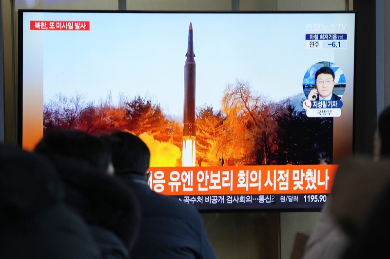 Uji tembak rudal hipersonik di lokasi Korea Utara. (via REUTERS/KCNA) Uji tembak rudal hipersonik di lokasi Korea Utara. (via REUTERS/KCNA)