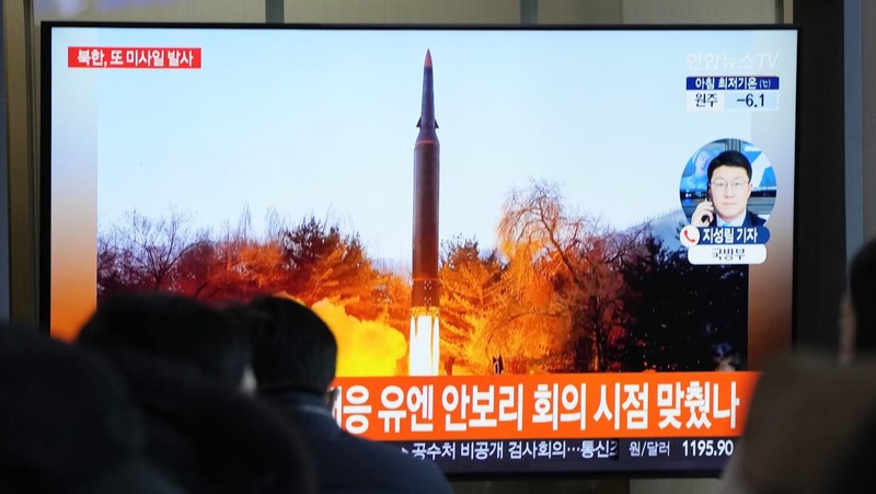 Uji tembak rudal hipersonik di lokasi Korea Utara. (via REUTERS/KCNA)