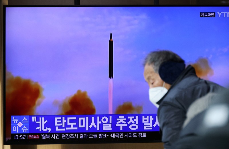 Uji tembak rudal hipersonik di lokasi Korea Utara. (via REUTERS/KCNA)