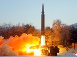 Disaksikan Kim Jong Un, Korut Tembak Rudal Balistik 1000 Km