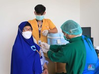 Vaksin Booster & Swab Test Membatalkan Puasa? Ini Kata MUI