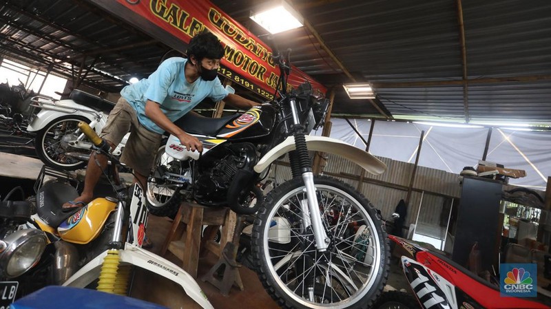 Kolektor motor tua (CNBC Indonesia/Andrean Kristianto)