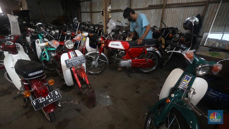 Kolektor motor tua (CNBC Indonesia/Andrean Kristianto)