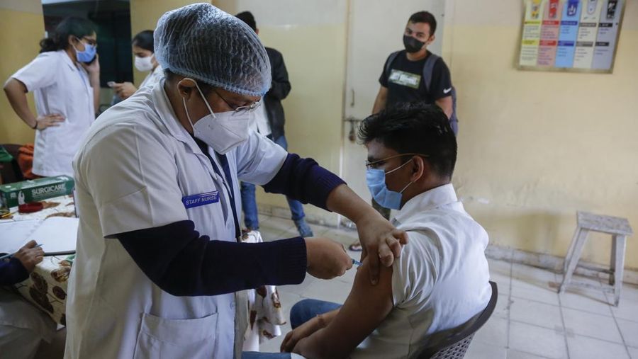Lonjakan kasus covid-19 di India (AP/Ajit Solanki)
