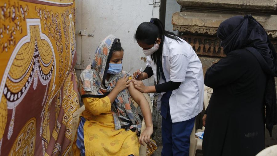 Lonjakan kasus covid-19 di India (AP/Ajit Solanki)