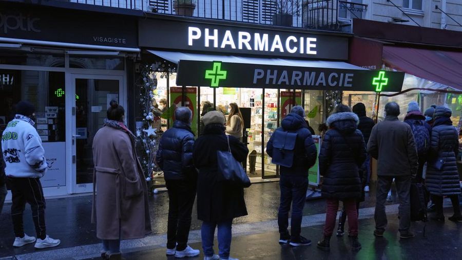Lonjakan kasus covid di Prancis (AP/Francois Mori)