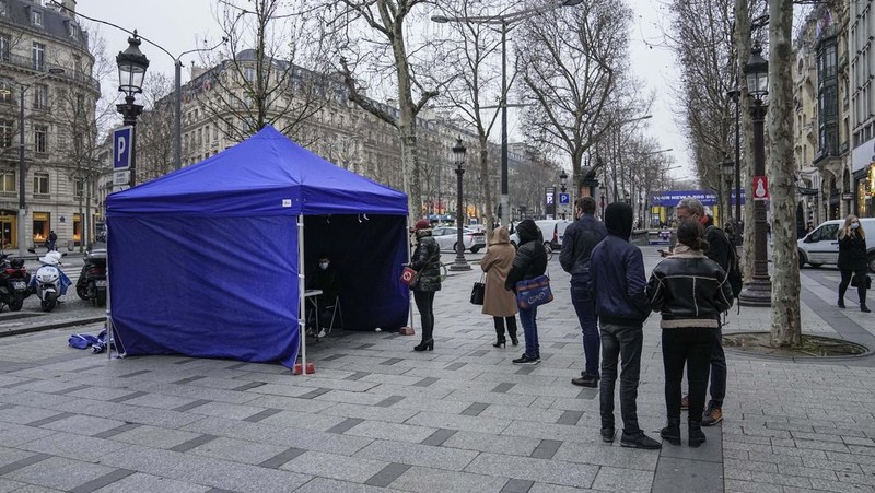 Lonjakan kasus covid di Prancis (AP/Michel Euler)